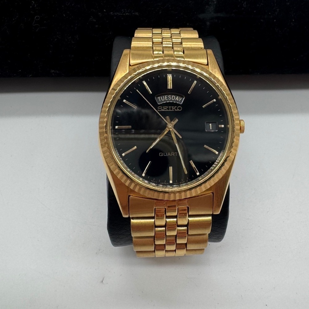 Seiko Quartz Gold Tone Black Dial Day Date Watch 7N43-8110 Jubilee Band